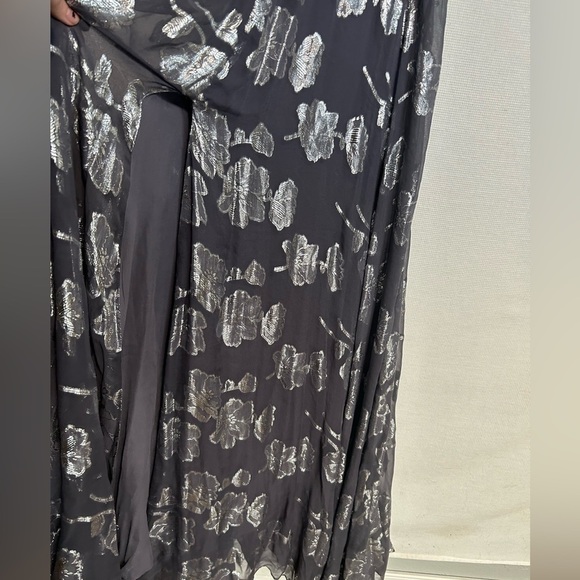 Elegant Silver Floral Maxi Dress - Picture 5 of 12